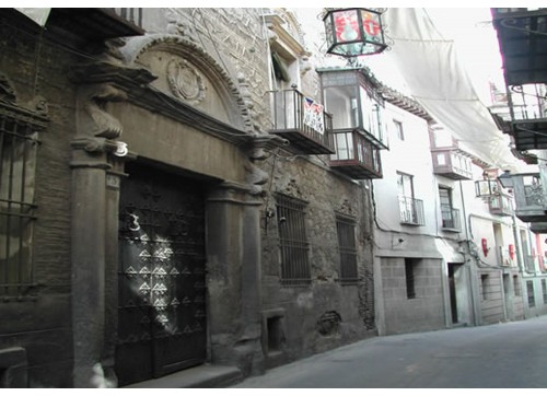 Calle Alfileritos, Apartamentos en la calle Alfileritos (Toledo)